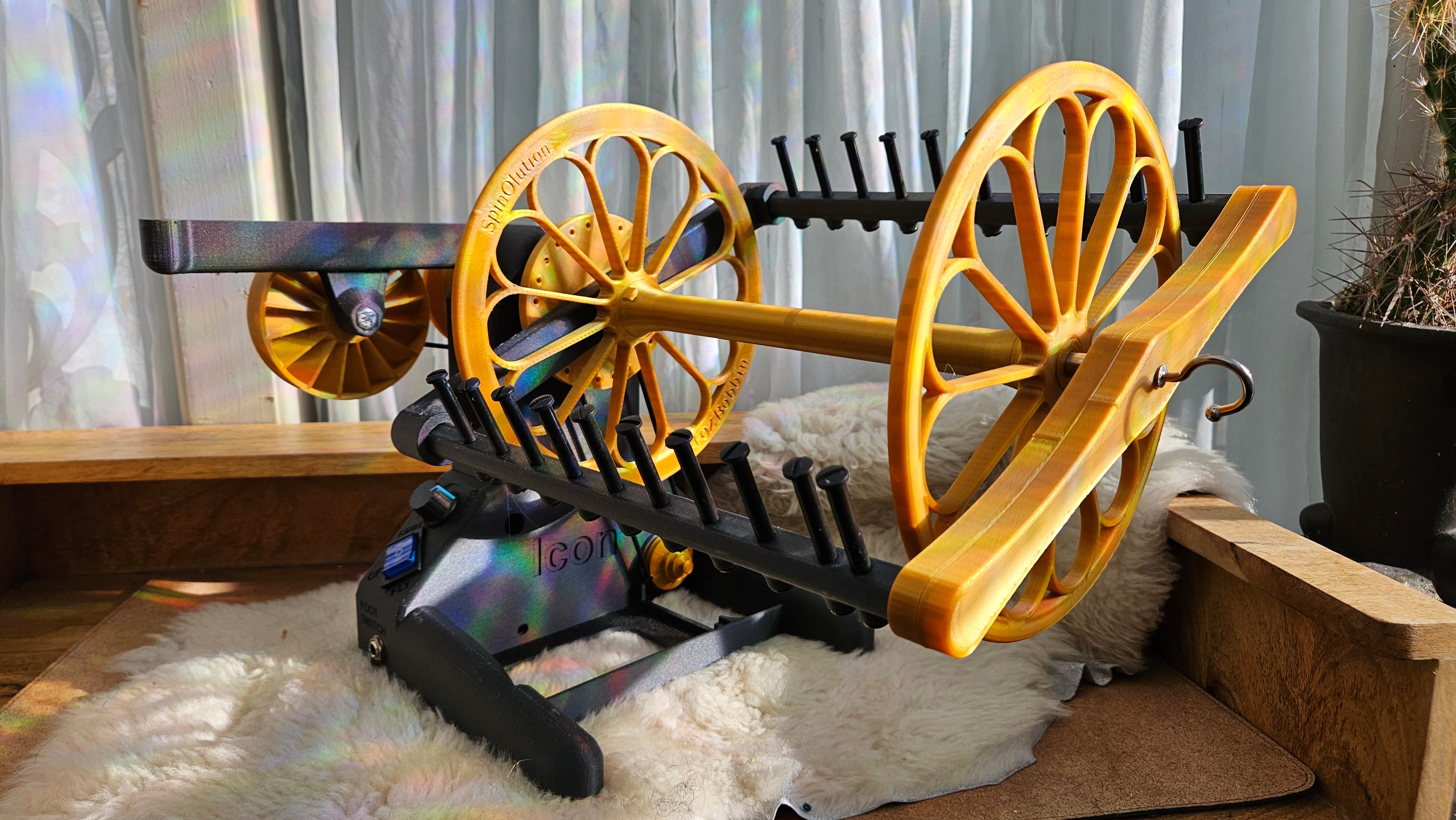 SpinPerfect ICON Electric Spinning Wheel - 64 ounce capacity